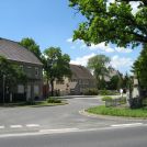 Dorfplatz am Denkmal