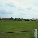 Sportplatz - rechts im Hintergrund das Sportlerheim