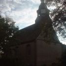 Blick aus westlicher Richtung auf die Kirche.